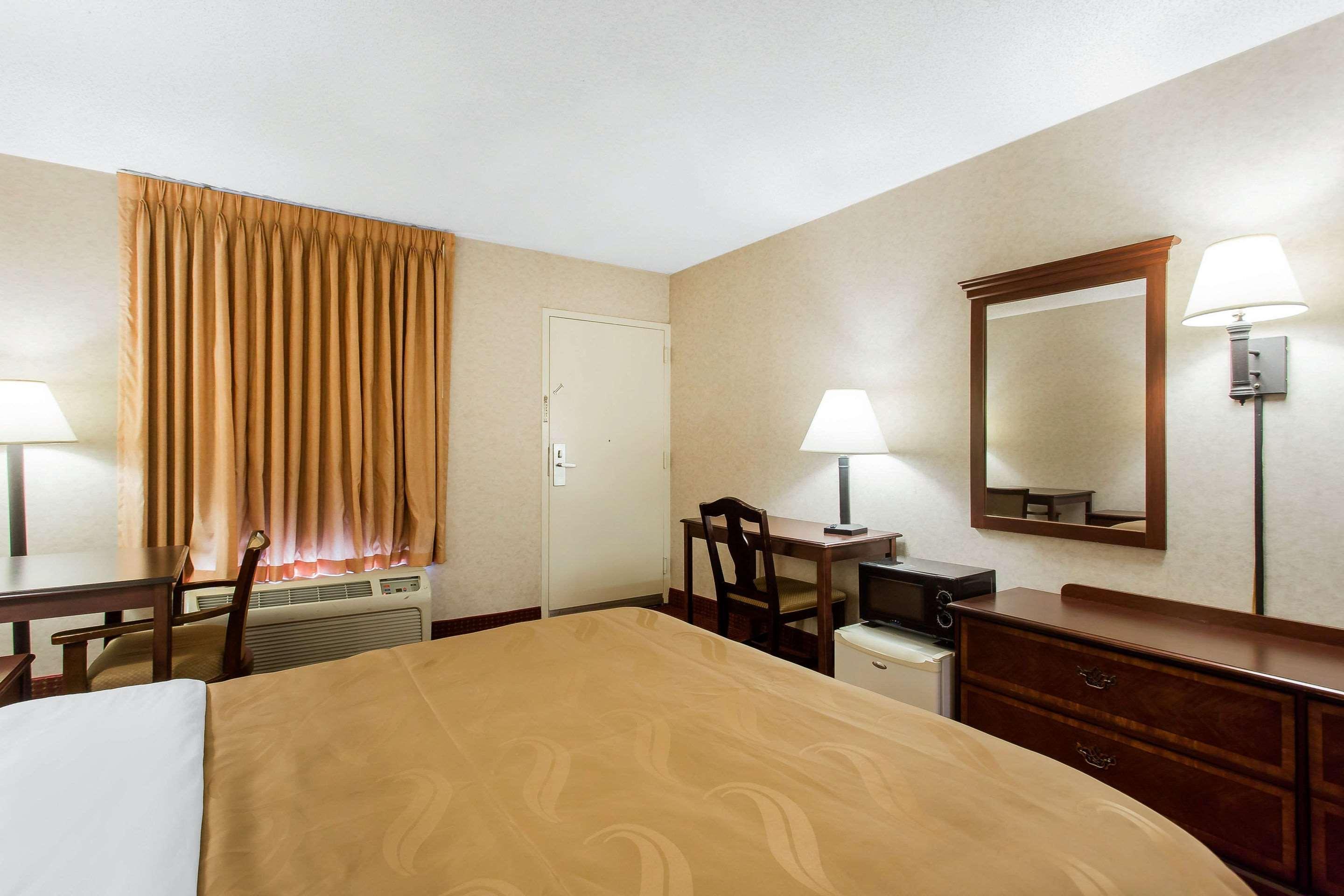 Quality Inn Mount Airy Mayberry Exterior photo
