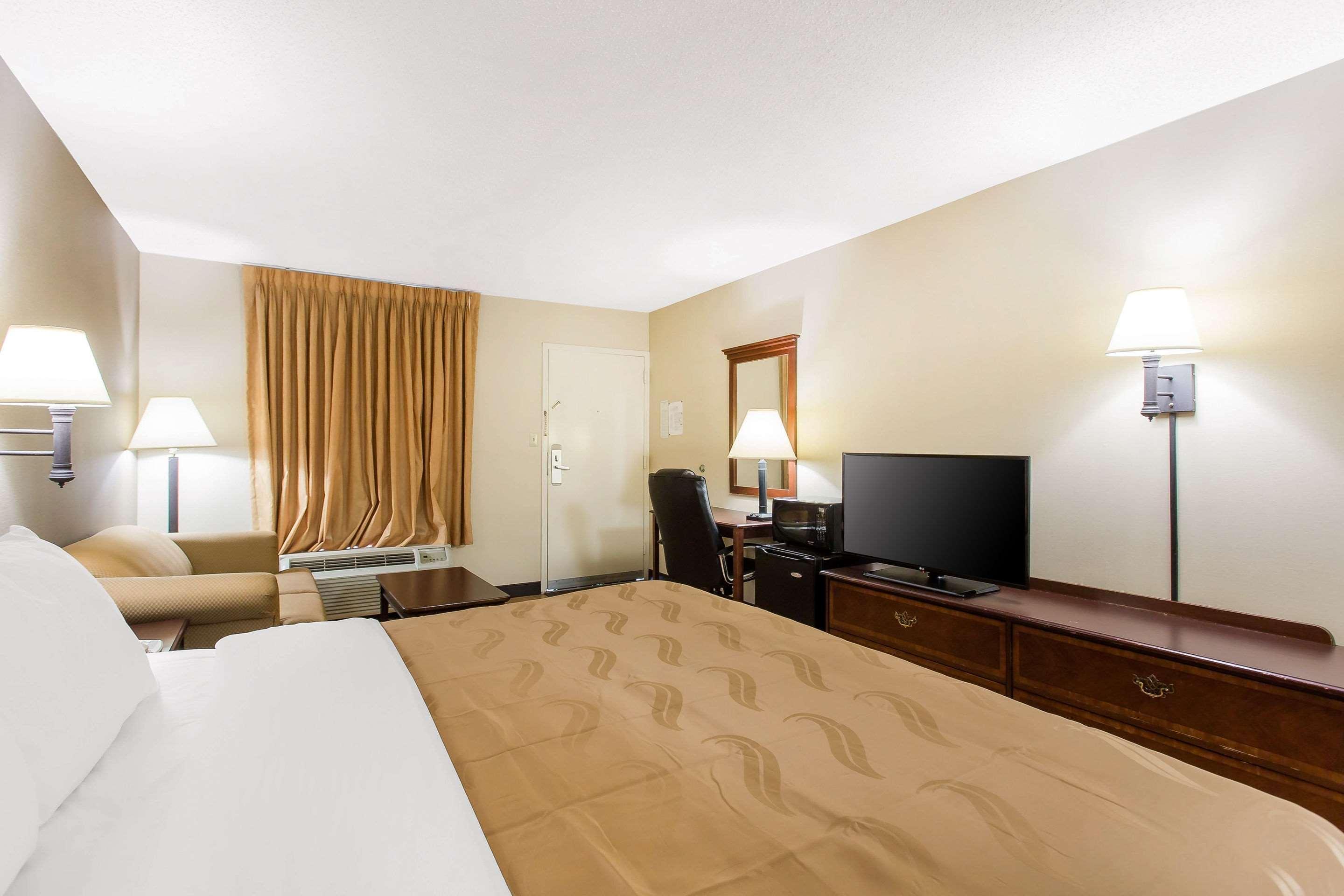 Quality Inn Mount Airy Mayberry Exterior photo