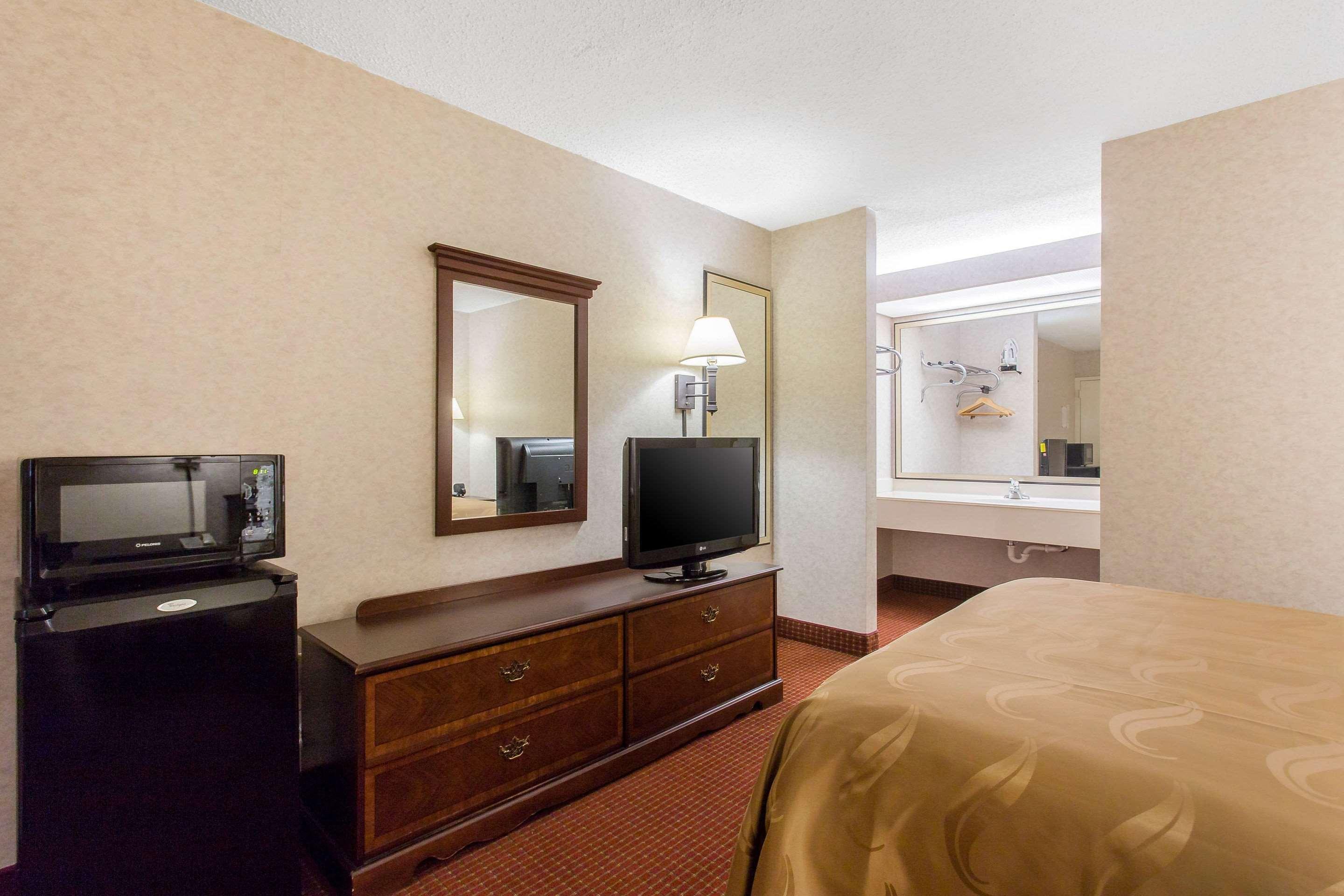 Quality Inn Mount Airy Mayberry Exterior photo