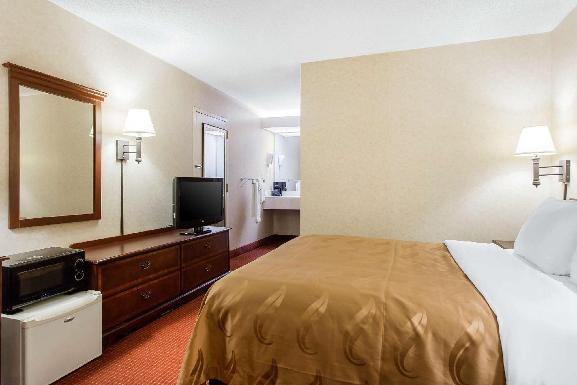 Quality Inn Mount Airy Mayberry Exterior photo