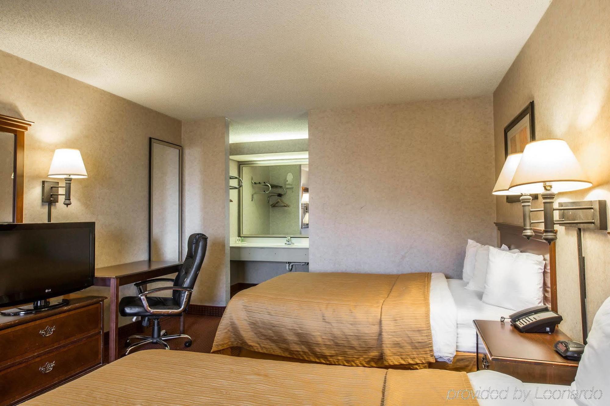 Quality Inn Mount Airy Mayberry Exterior photo