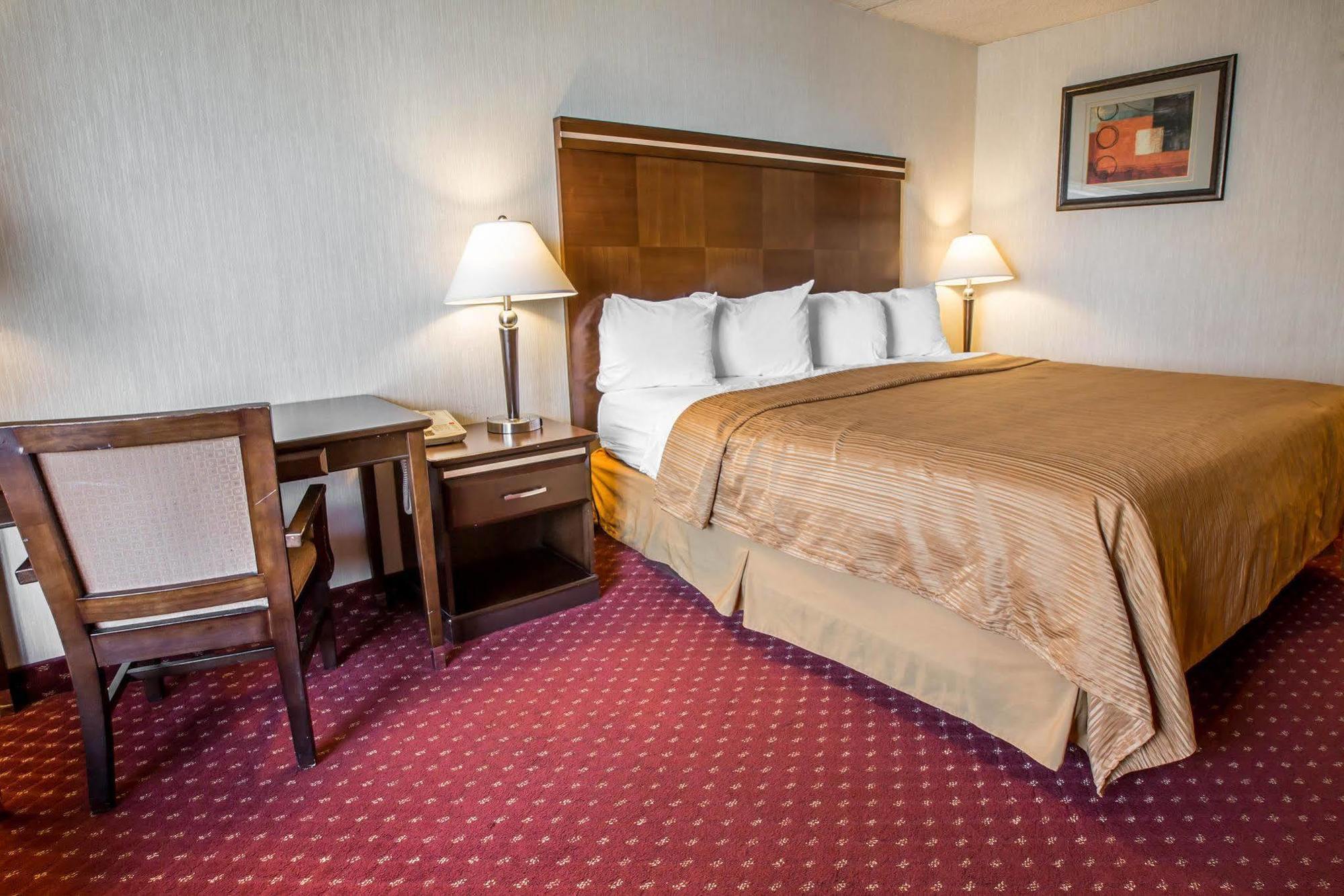 Quality Inn Mount Airy Mayberry Exterior photo